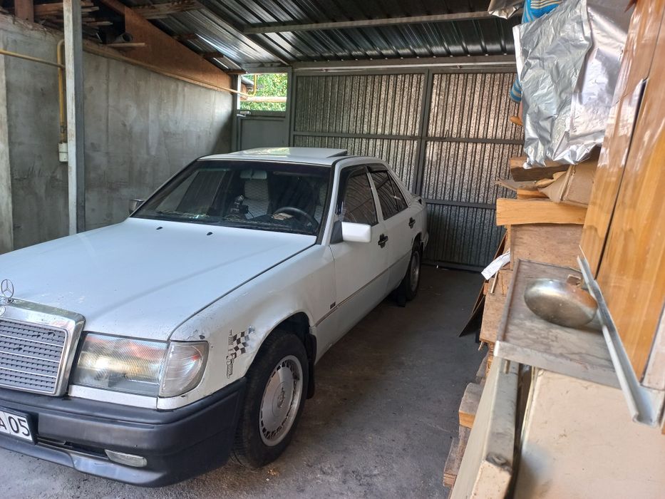 Мерседес  124 / 1991г  / 3 л / автомат