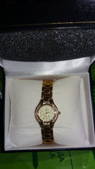 Позолоченные часы с фионитами от Орифлейм