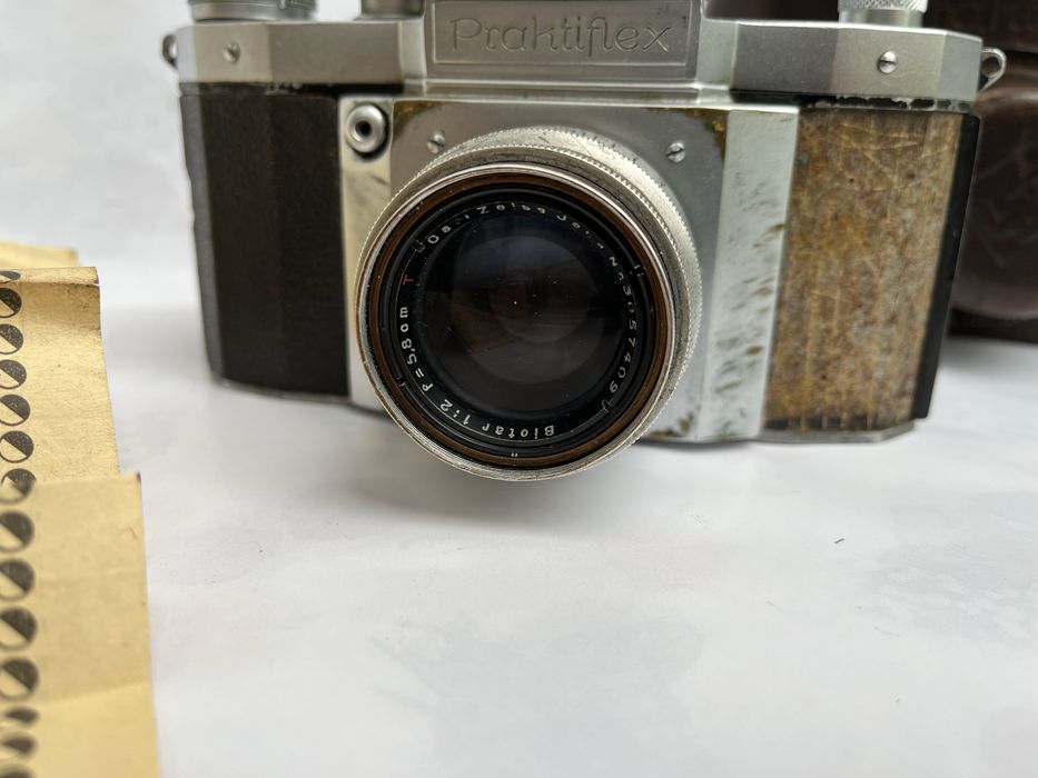 Aparat foto  cu obiectiv Zeiss Biotar 58mm F2 ,varianta mica