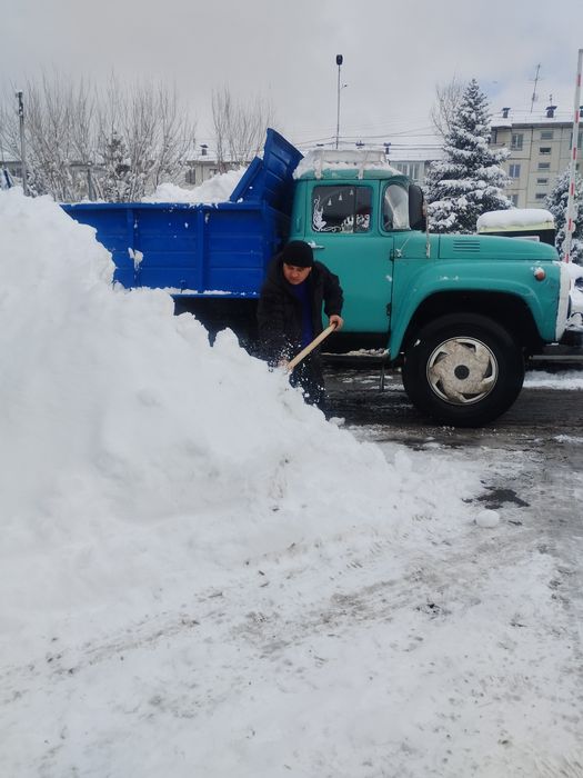 Вывоз снега с грузчиками и без