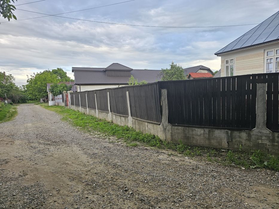Casă cu teren 1330 mp și anexe gospodărești în Păunești (Surlea), Vrancea