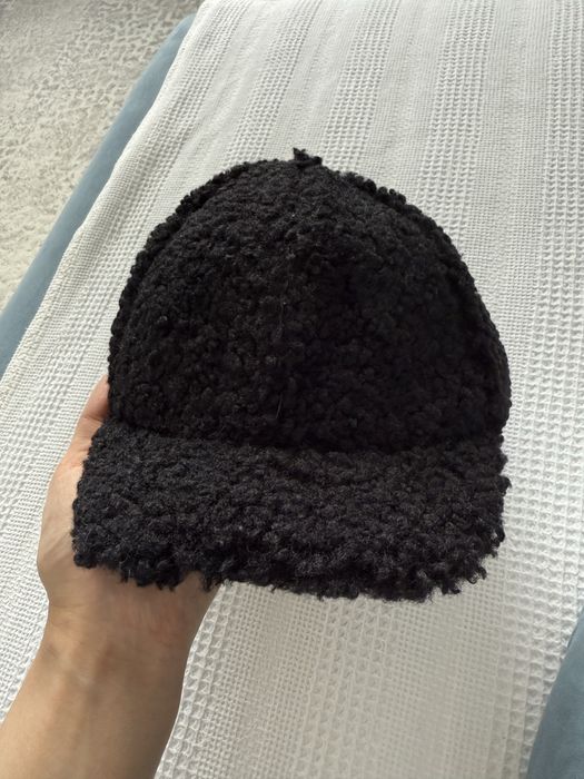 Женская черная кепка