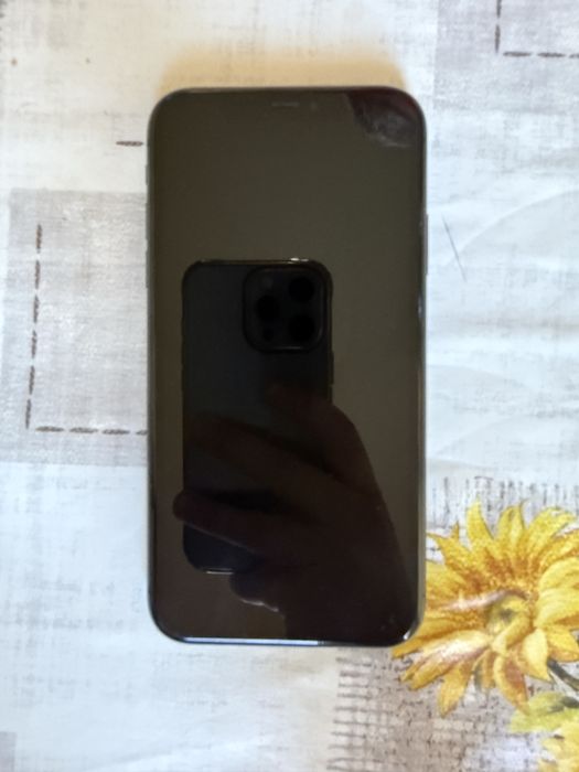 Iphone 11 с кутия,зарядно, перфектно състояние