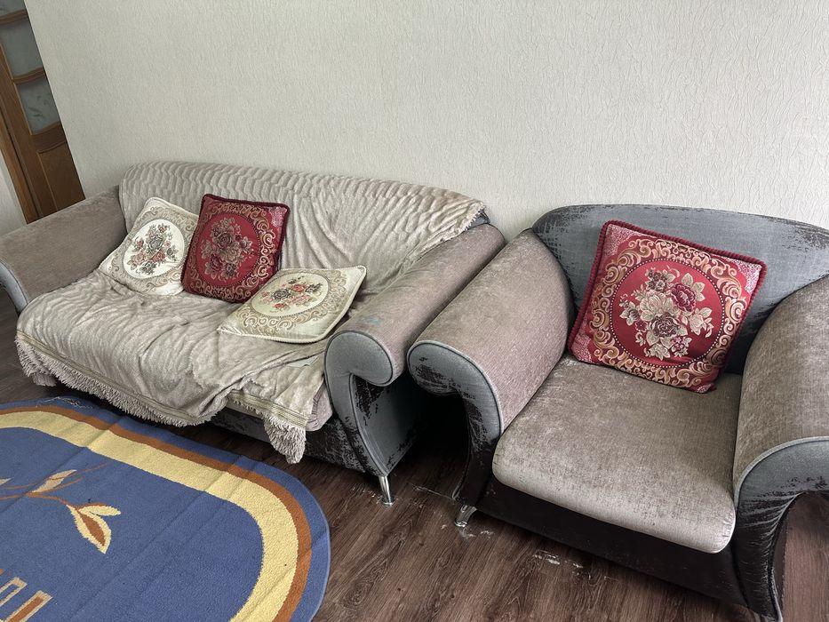 Продам диван с креслом