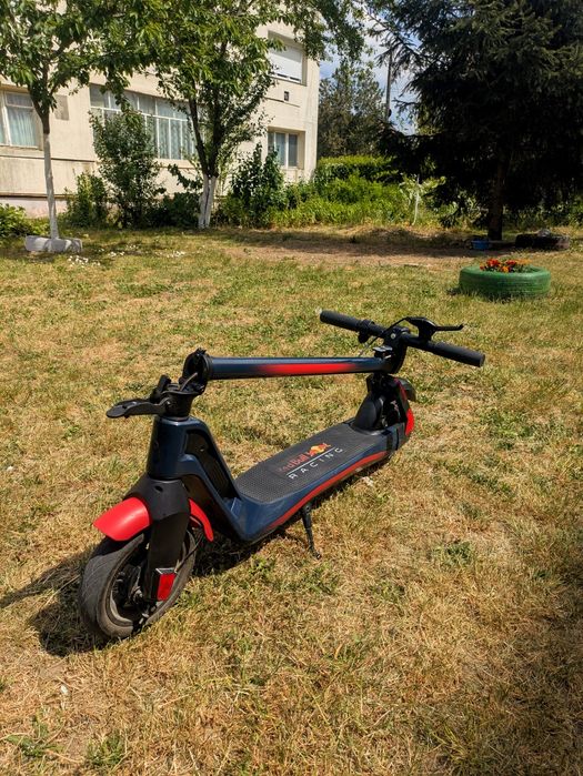 Vând trotineta electrica Red Bull RS 900