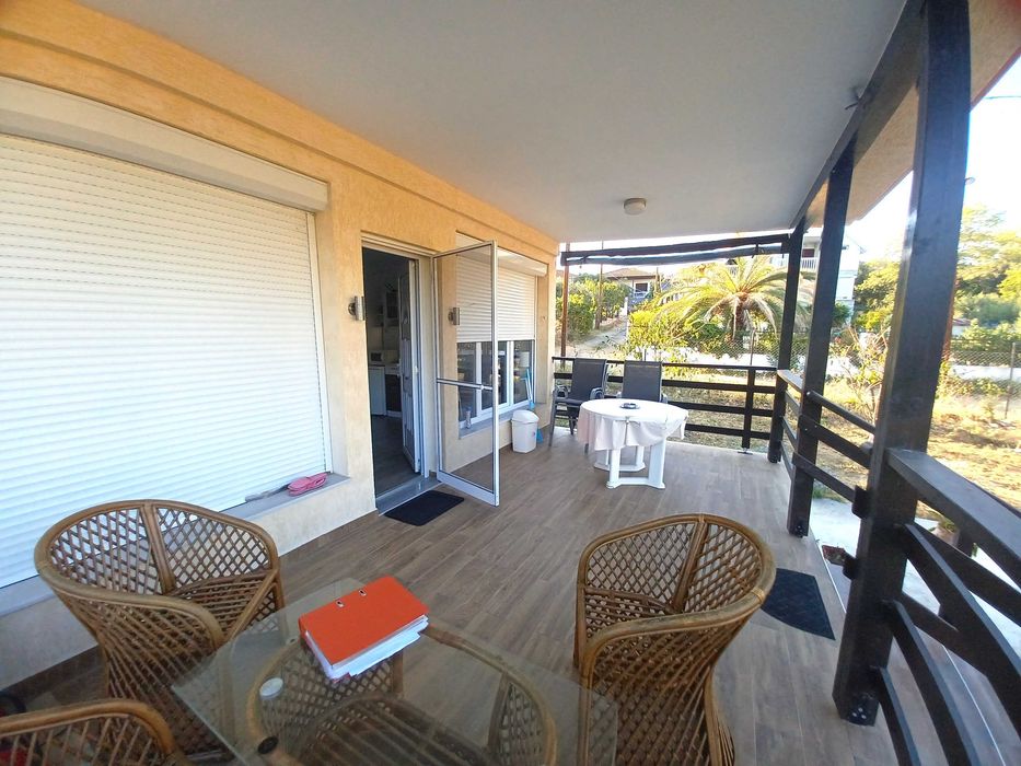 Продава Бизнес парцел 1000м2 с къща 50м2 до морето Неа Кердилия,Гърция