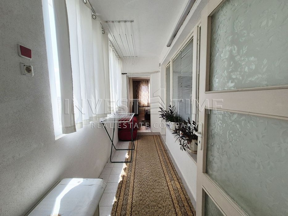 Цветен квартал, три отделни стаи, 60 кв.м чисти, среден етаж!