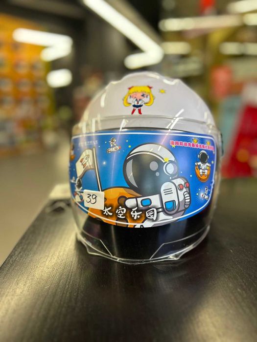 Ново! Детска скутерска каска Ново!