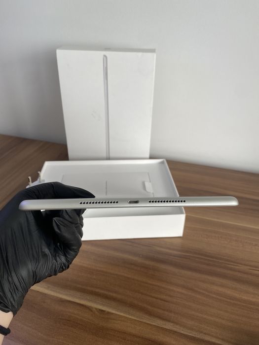 iPad 8th Gen 10.2-Inch , Wi-Fi+ Cellular, 32 GB, Silver, Ca nou