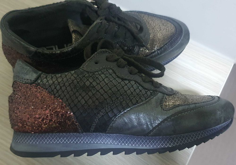 Vând papuci casual din piele naturala marimea 36