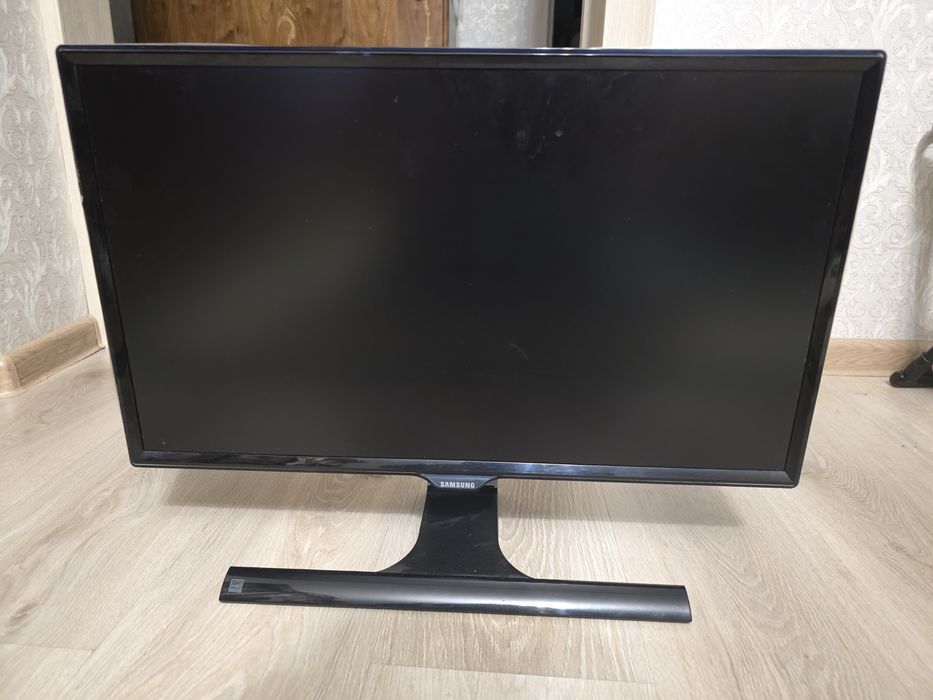 Монитор Samsung S24E390HL