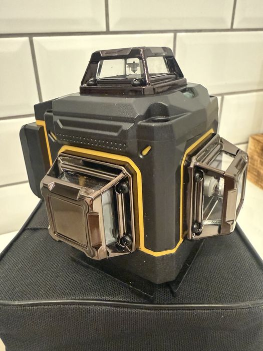 Nivela laser cu 16linii, noua, acumulator, telecomanda