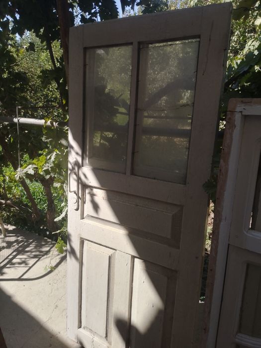 Eshik derazalar sotiladi