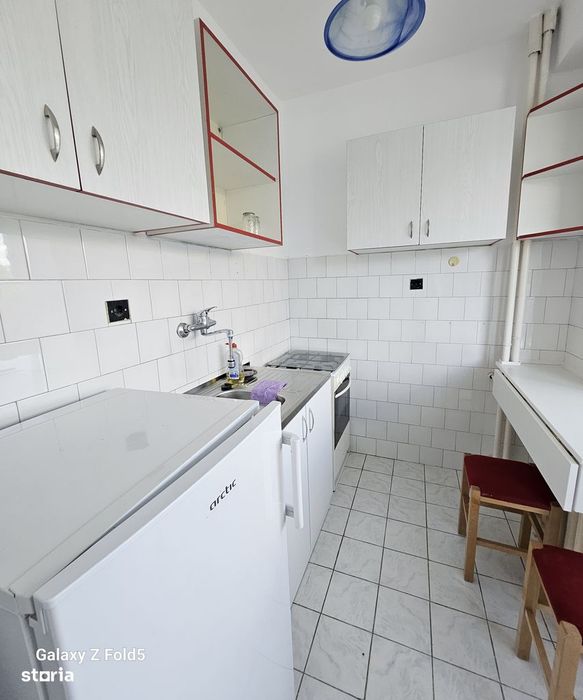 De închiriat – Garsonieră decomandată | Bulevardul Dacia