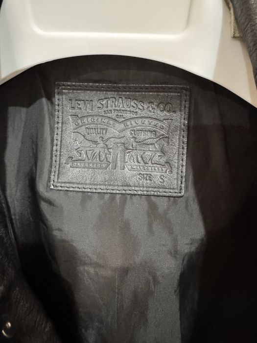 Продам кожаную куртку Levi’s