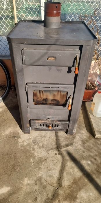 Продава се камина