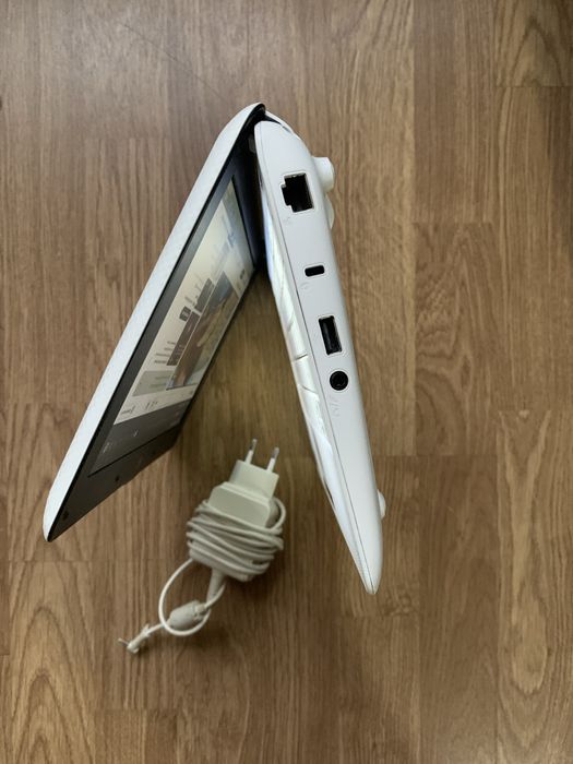 Mini Laptop Asus display 11 inch led,160gb memorie,baterie buna cu inc