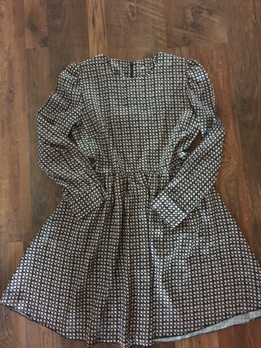 Rochie cu maneca lunga, subtire, lungime medie