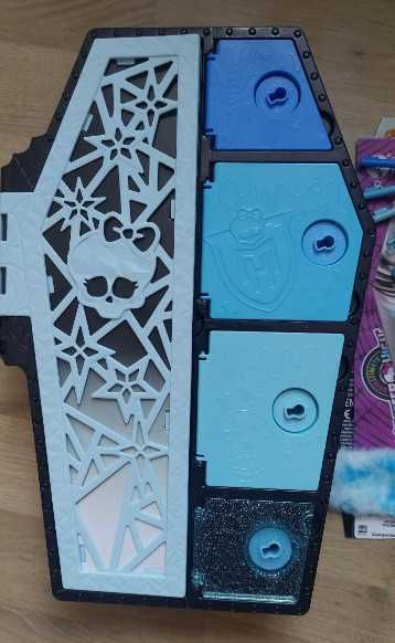 Кукла Frankie Stein Monster High, гардероб с 19 изненадващи модни аксе