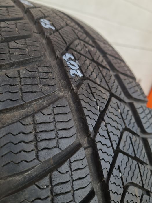Зимни гуми 4 броя PIRELLI SottoZero3 205 50 R17 дот 4020