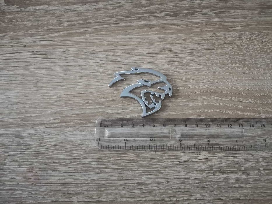 Hellcat лого сребриста емблема дясна