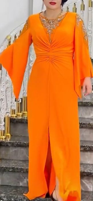 Вечернее эффектное платье