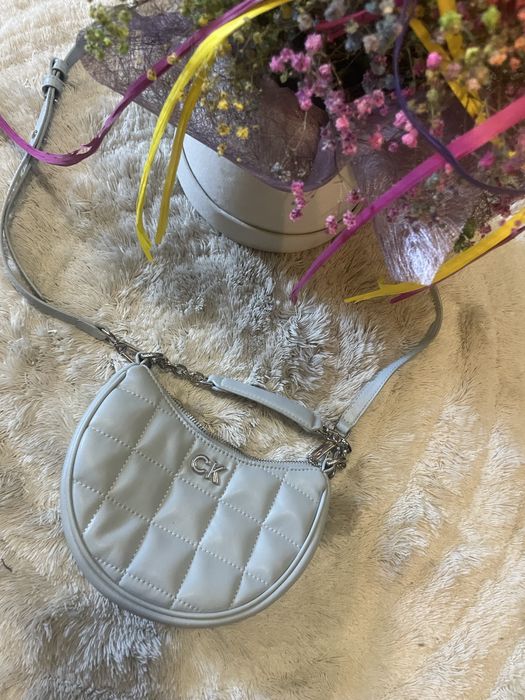 Чаната на Calvin Clein  в светло синьо, няма следи от употреба