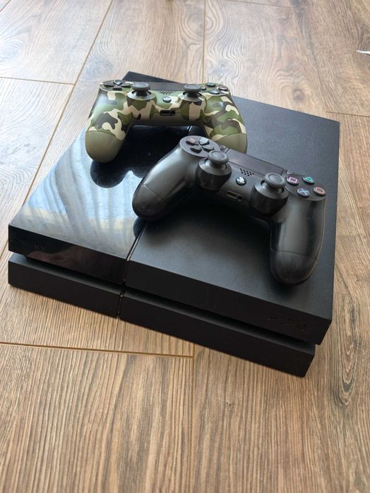 PS4 за ремонт или на части с два джойстика