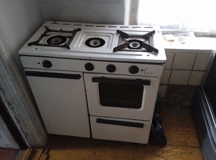 Советскую газовую плиту продам