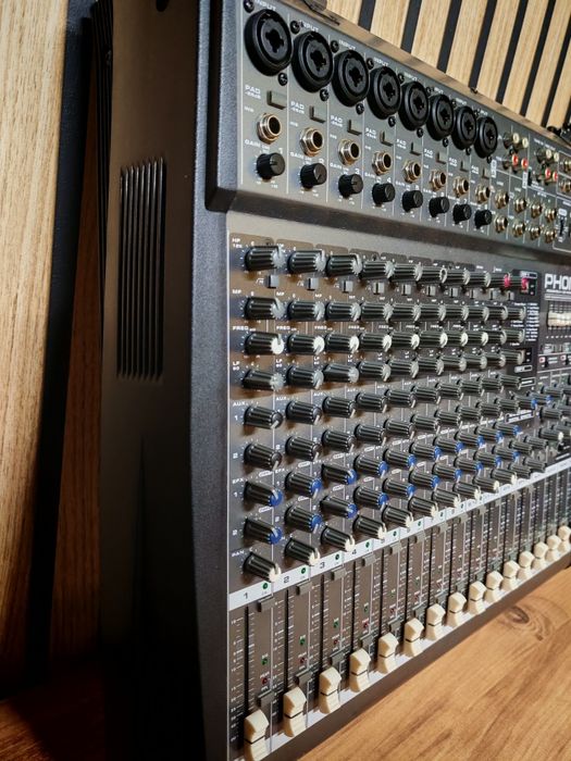 Vând mixer analog PHONIC K12 POWERPOD