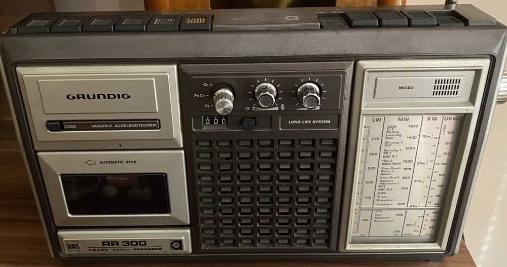 Grundig RR 300 - радиокасетофон