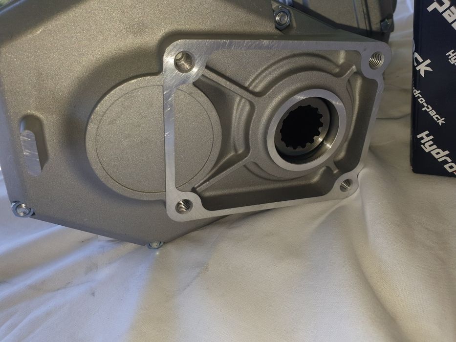 Multiplicator turație cu pompa spargator lemne ,presa ,macara