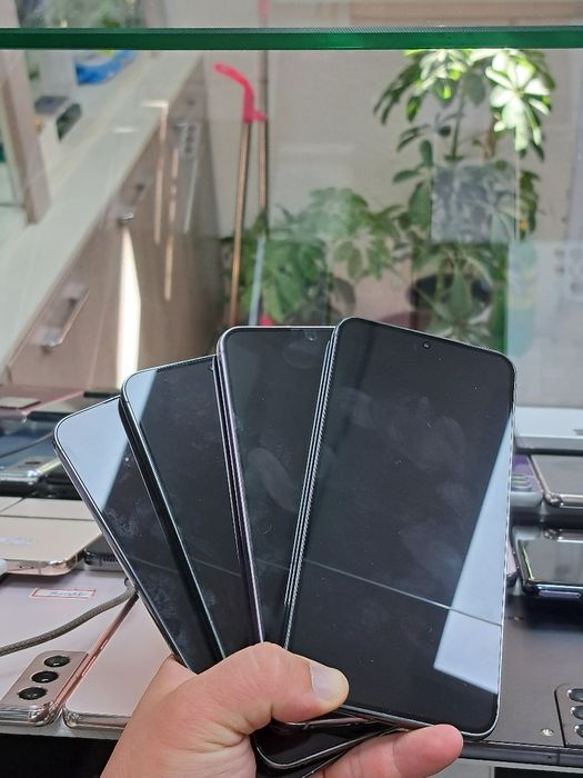 Samsung S23 plus xotirasi 8/256GB