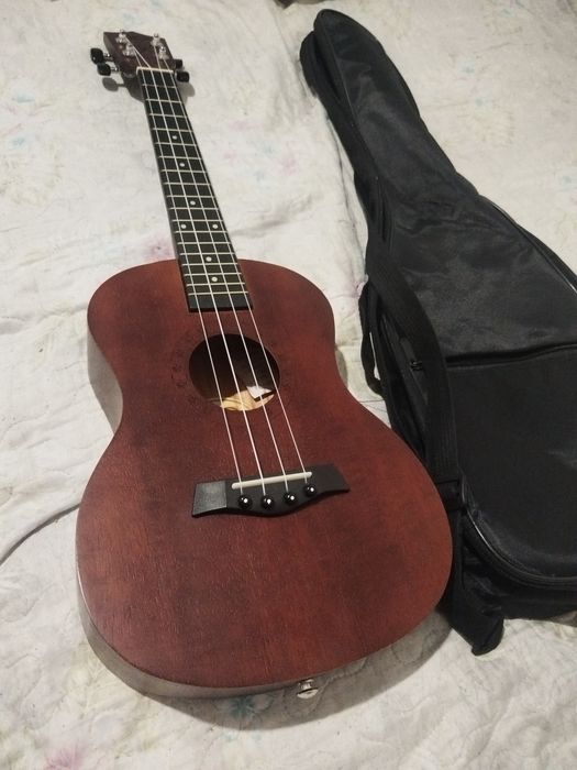 Укулеле продам. ПОЧТИ НОВЫЙ.