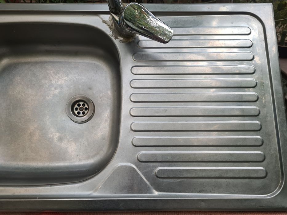 Продаётся  кухонная раковина .