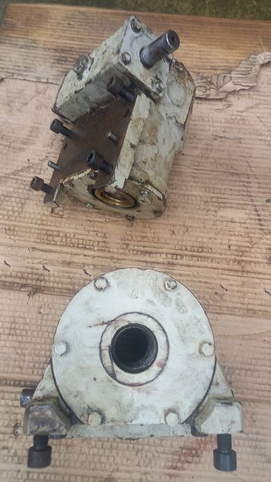 reductor raport 14 la 1 cu ax melcat și coroana