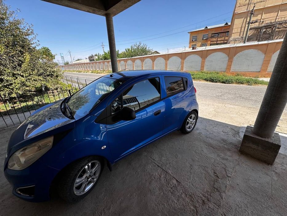 Автомобиль  Спарк