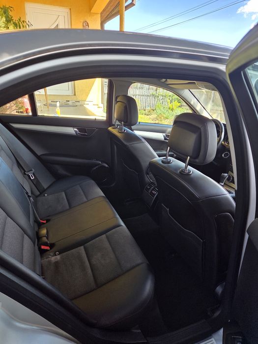 Mercedes w204 din 2009