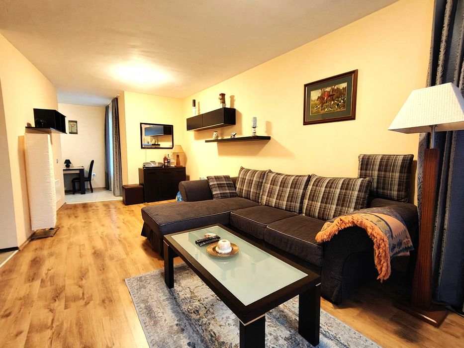 ТОП ЛОКАЦИЯ /Отличен Двустаен, Комплекс Мирни, басейн и паркомясто