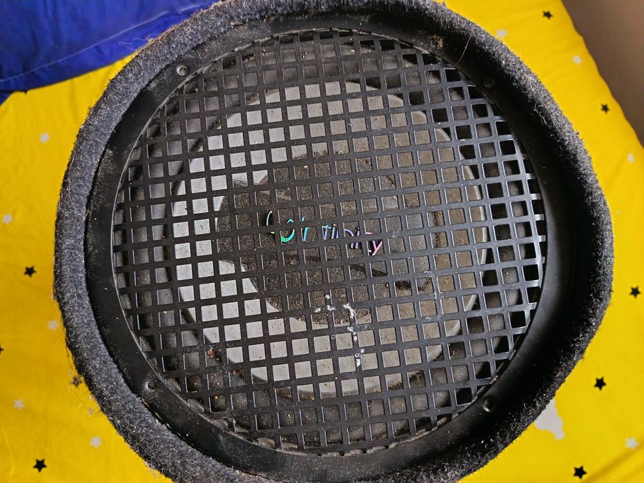 Vând subwoofer infinity