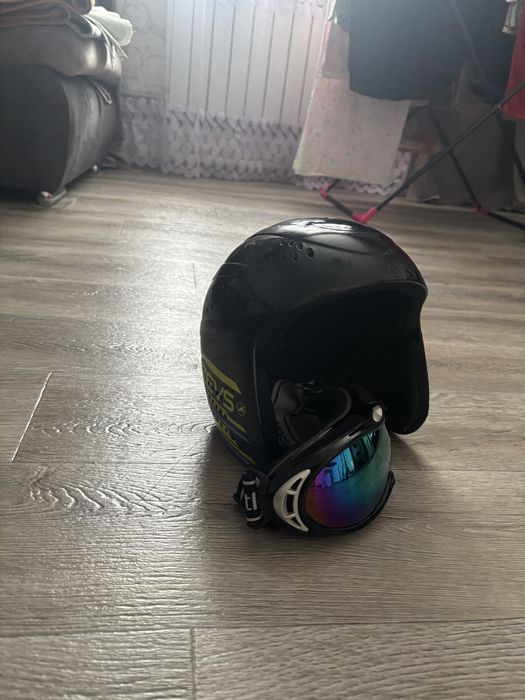 Продам горнолыжный шлем + очки