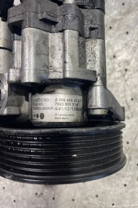 Pompa servodirectie mecanica Mercedes-Benz E-Class 2010