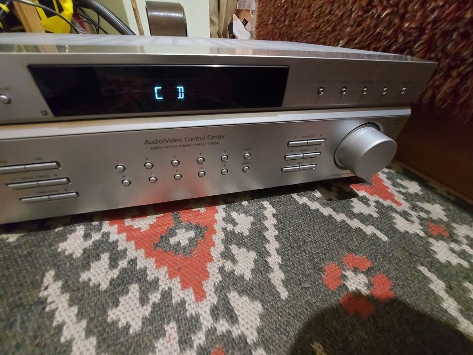 Два броя усилватели