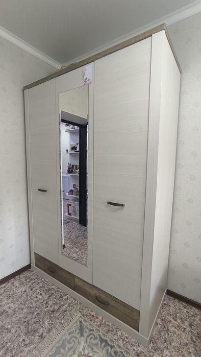 Продам шкаф, кровать, стол