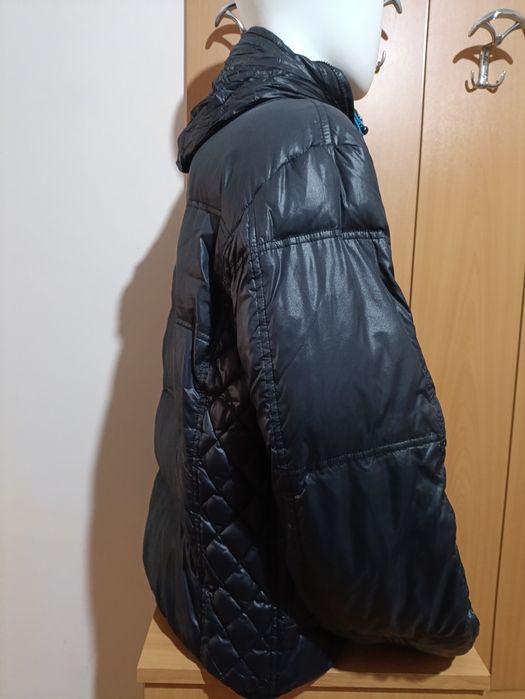 Мъжко яке Diesel,M размер . Якето е в много добро състояние,