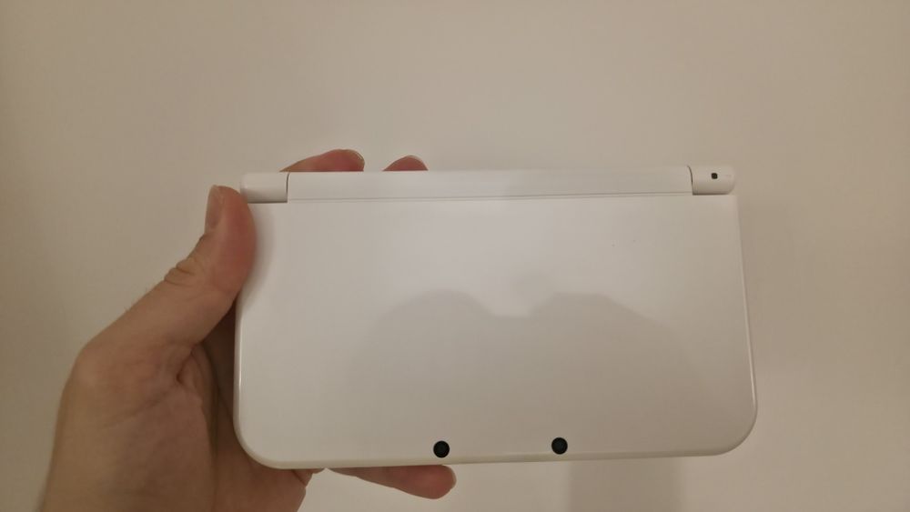 New Nintendo 3DS XL, Modat,2000 jocuri, 21-în-1, gata de jo