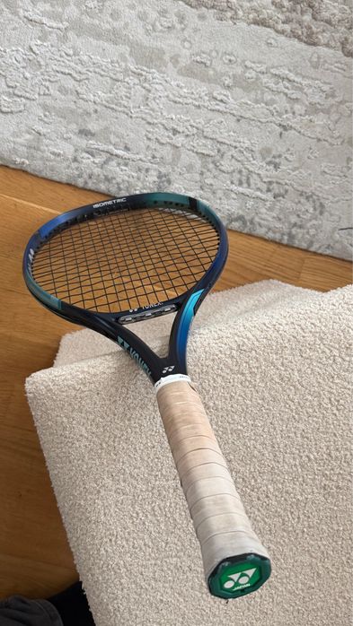 Racheta Yonex Ezone 100