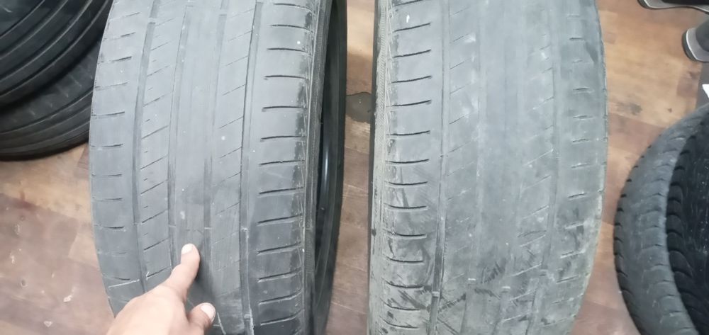 Продам 2 шины на 19