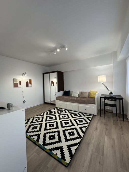 Închiriez garsoniera centru