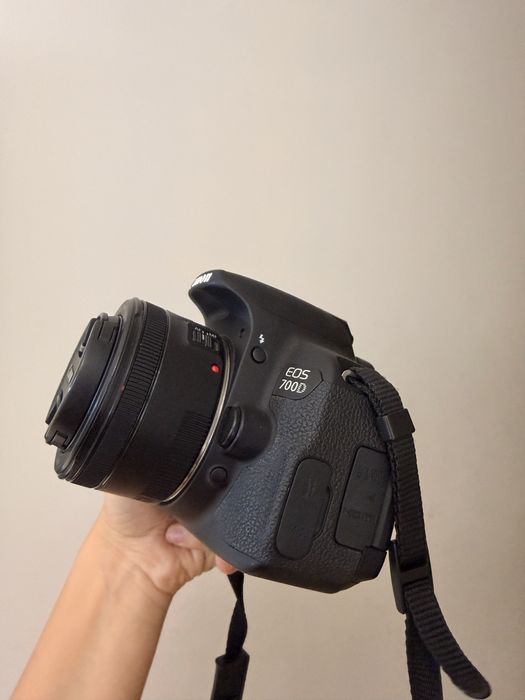 Продаю фотоапарат CANON 700D